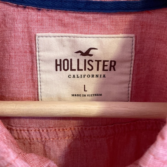 ✨3/$40✨ Hollister Button-Down Shirt - Picture 3 of 4